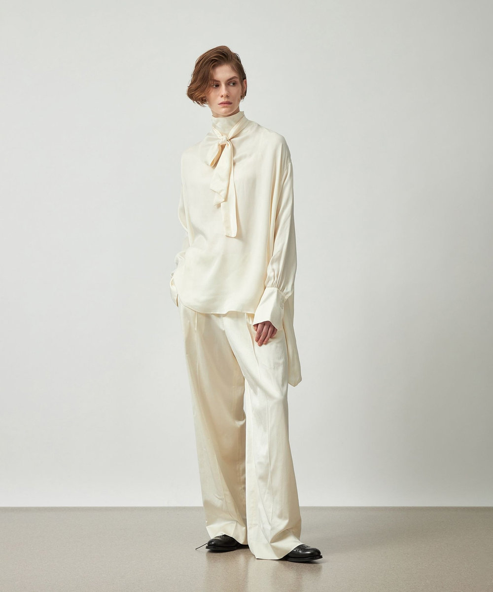 DÉPAREILLÉ WOOL SATIN TUCK PANTS / ウールサテンタックパンツ ホワイト