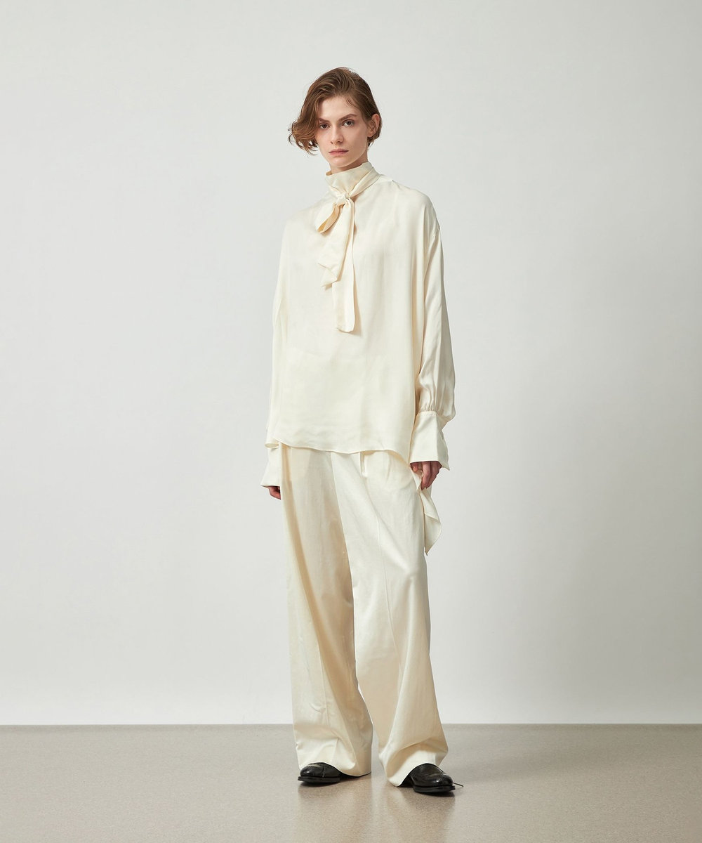 DÉPAREILLÉ WOOL SATIN TUCK PANTS / ウールサテンタックパンツ ホワイト