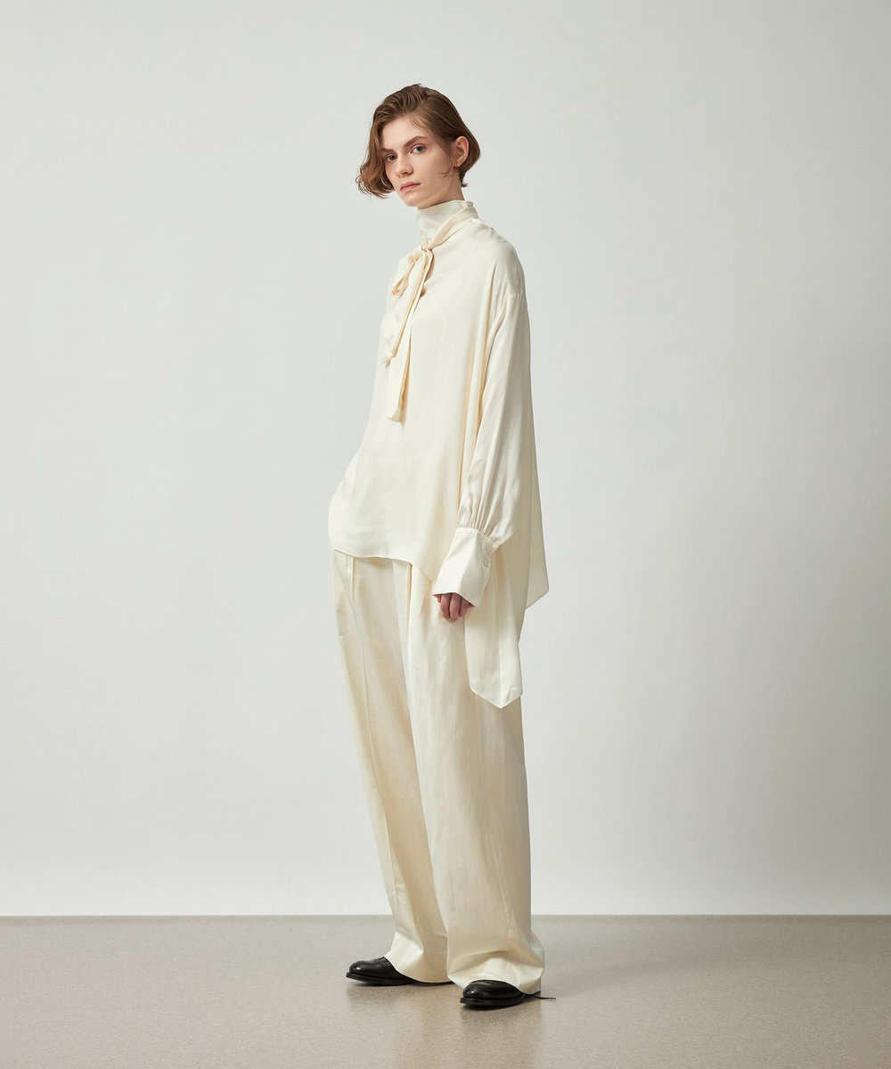 DÉPAREILLÉ WOOL SATIN TUCK PANTS / ウールサテンタックパンツ ホワイト