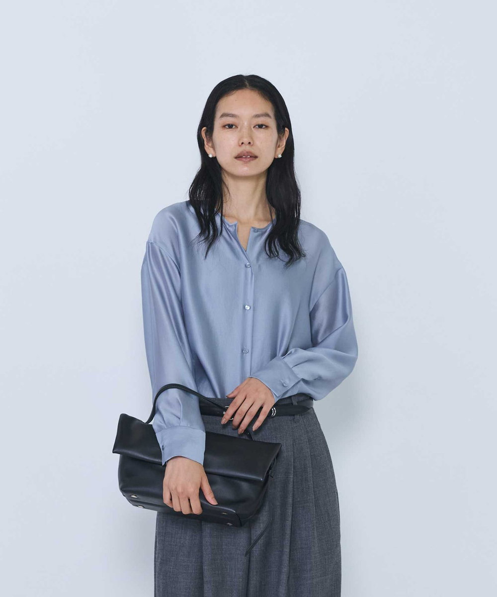 1er Arrondissement シルクライクノーカラーブラウス サックスブルー