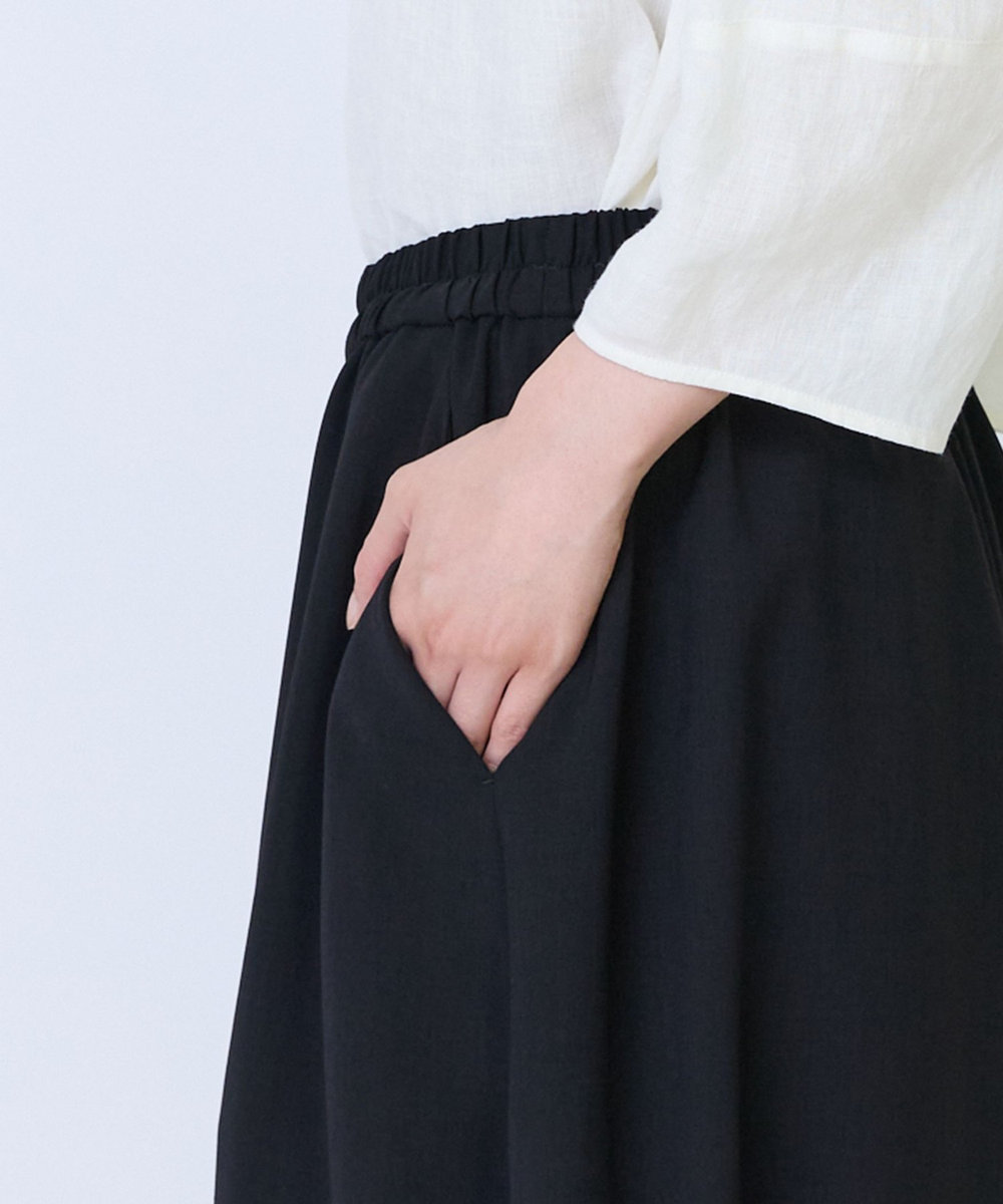 LOISIR エステルドライツイルボトルシルエットパンツ ブラック
