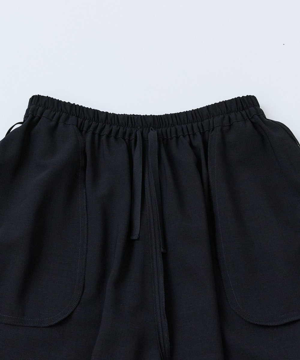 LOISIR エステルドライツイルボトルシルエットパンツ ブラック