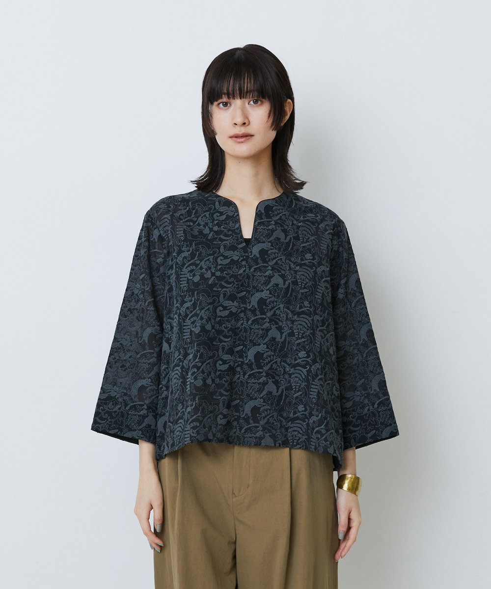 LOISIR 【アーティストコラボ】LOISIR×TORANEKOBONBON エンブロイダリーブラウス ブラック系その他