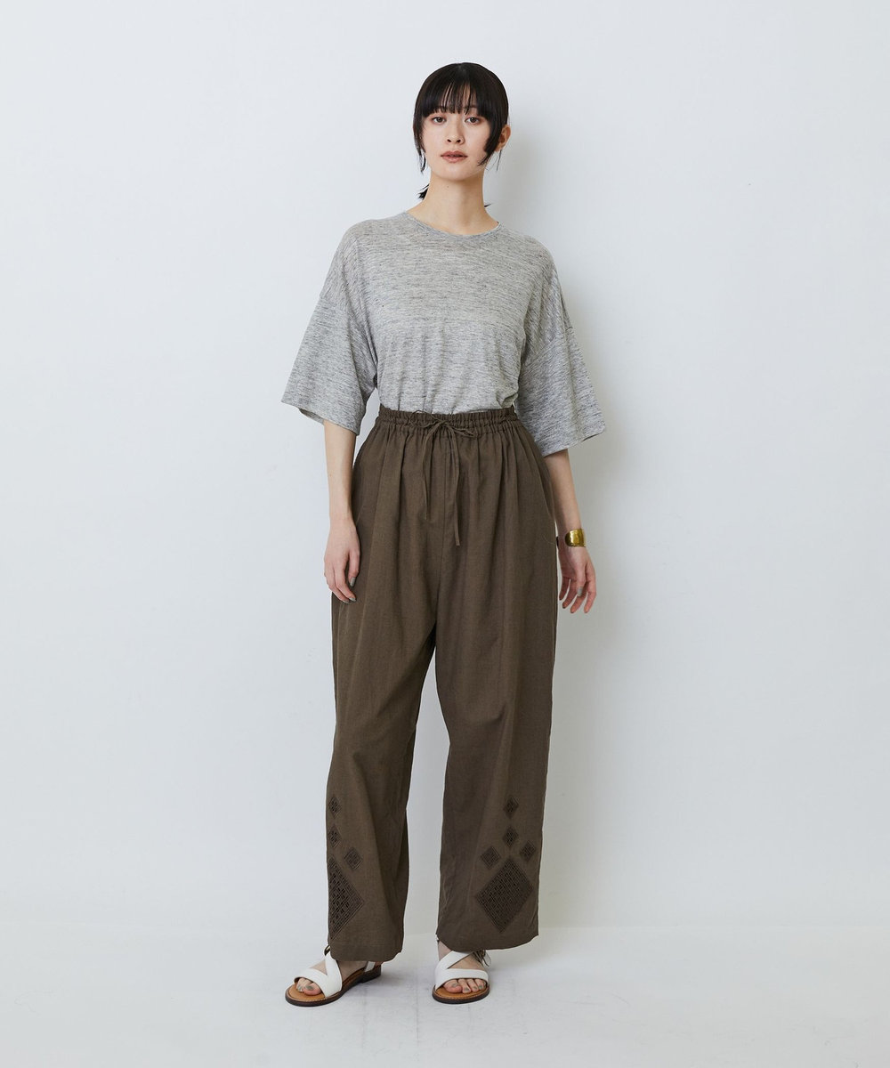 LOISIR コットンリネンクロス刺繍入りイージーパンツ カーキ