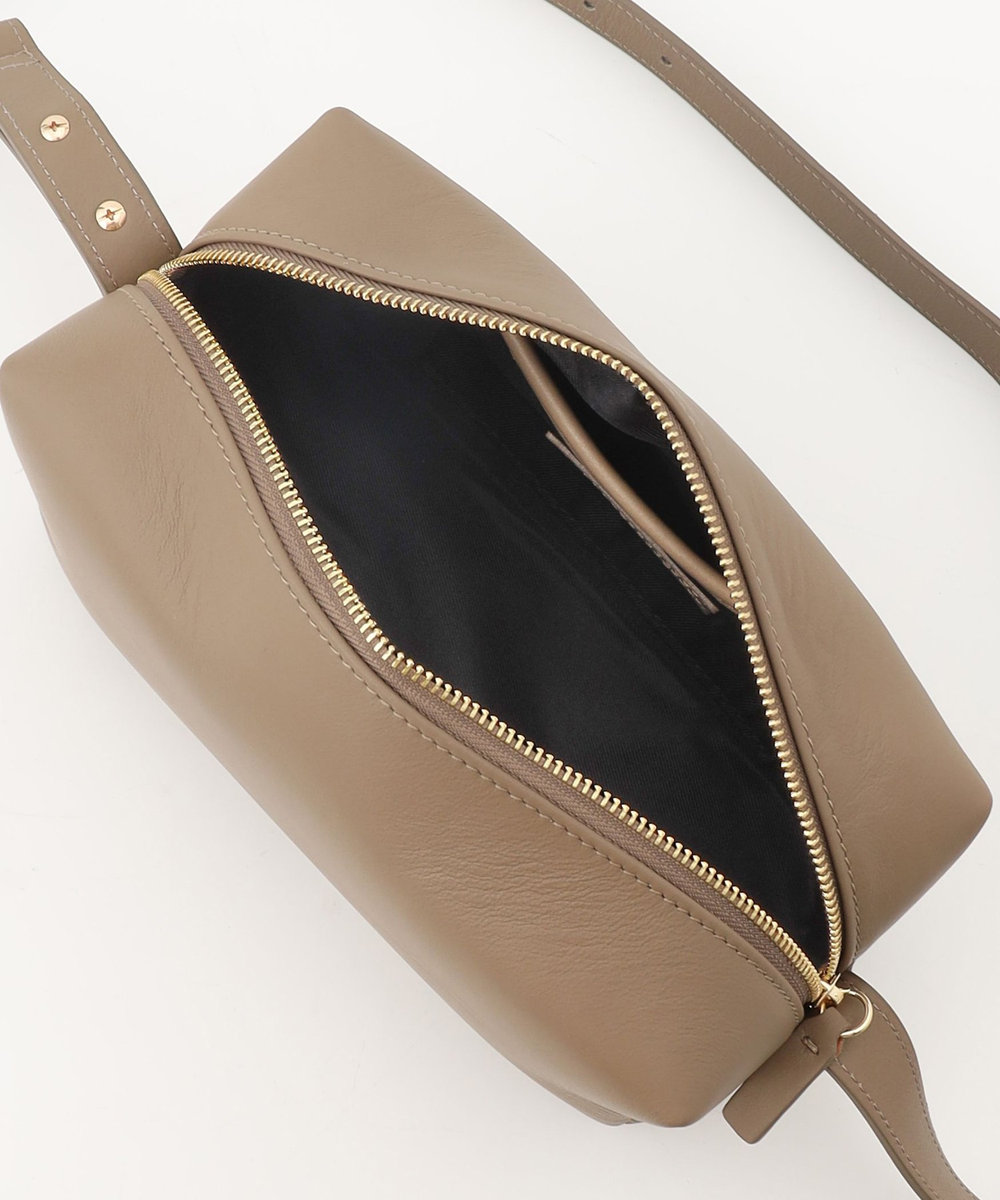 L'EQUIPE LAURA DI MAGGIO ボックスショルダーバッグ グレイッシュベージュ