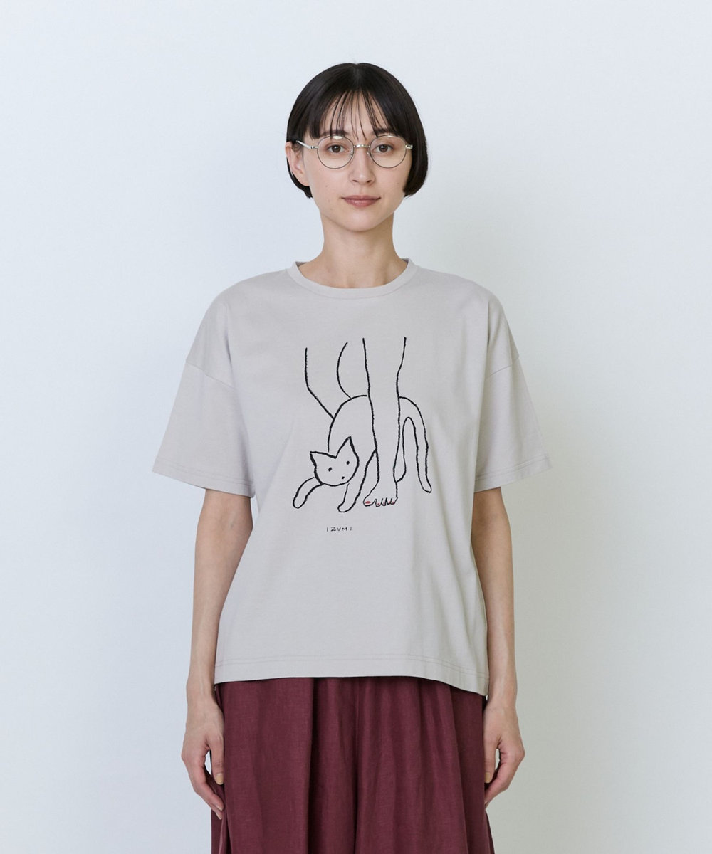 LOISIR 【アーティストコラボ】LOISIR×塩川いづみ イラストプリントTシャツ グレイッシュベージュ
