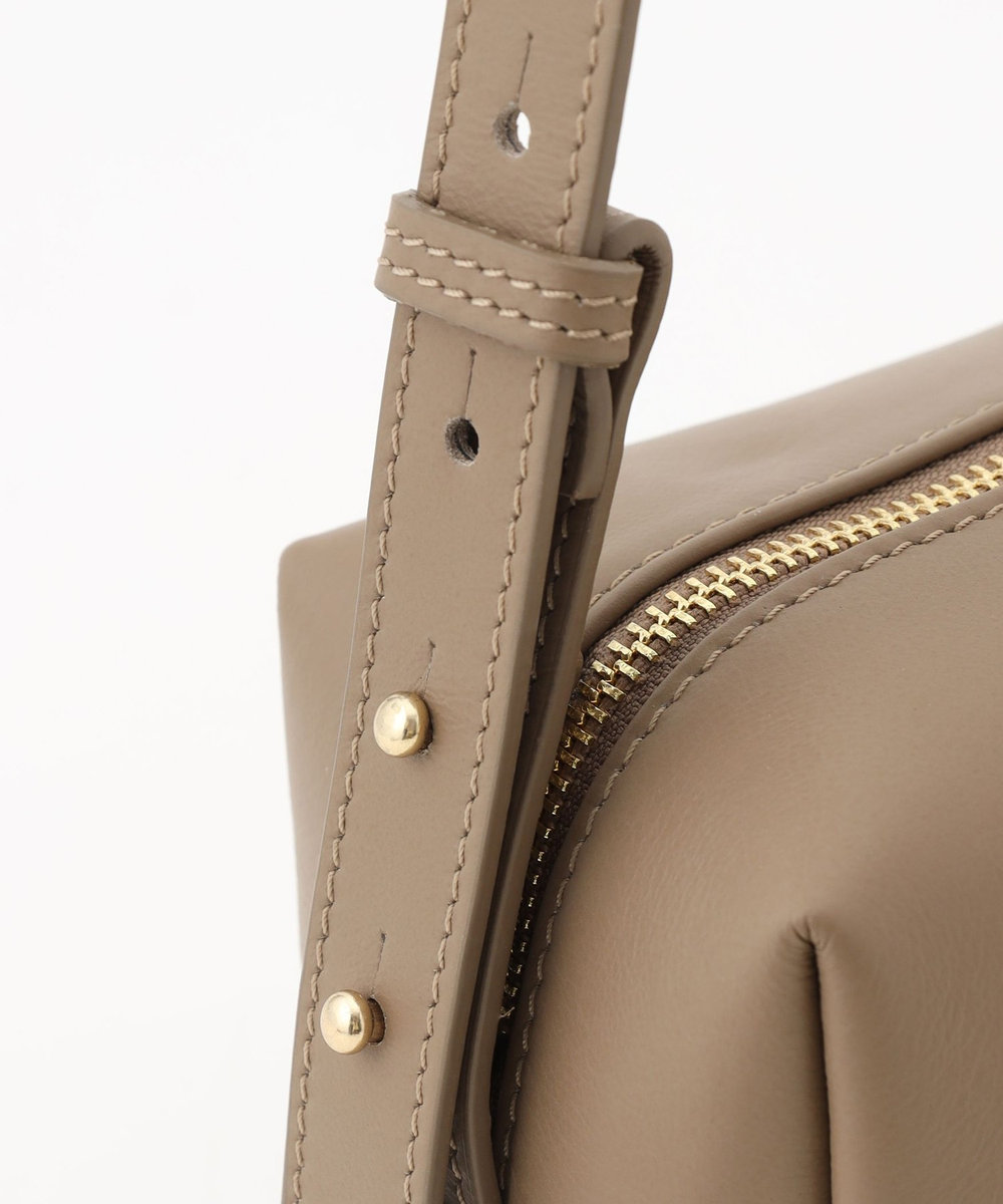 L'EQUIPE LAURA DI MAGGIO ボックスショルダーバッグ グレイッシュベージュ