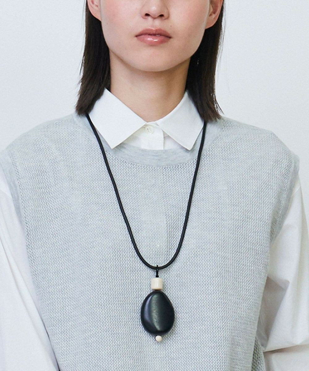 L'EQUIPE mabel モノトーンビッグドロップペンダント ブラック