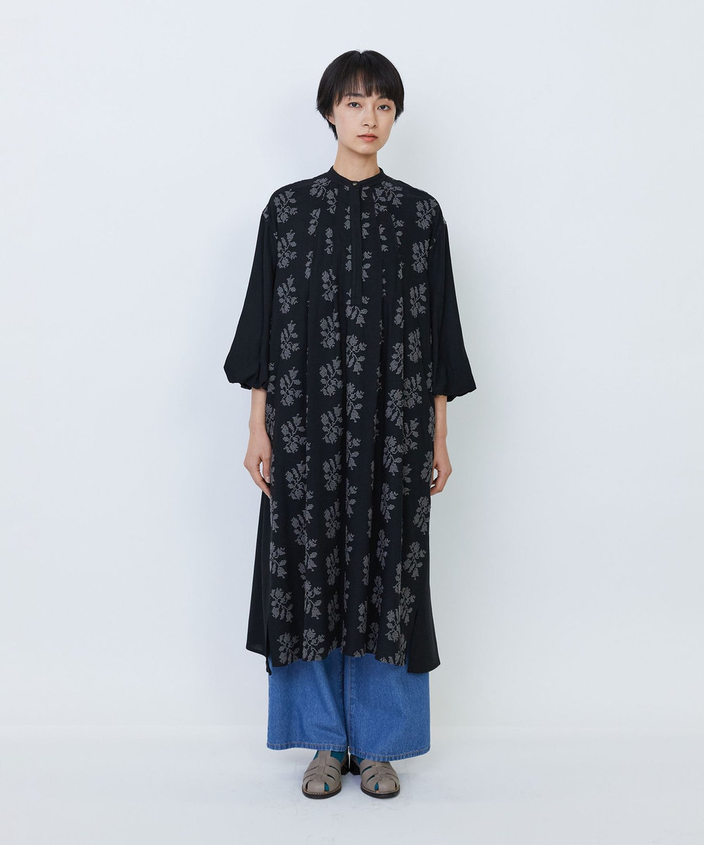 LOISIR オリジナル柄刺繍ワンピース ブラック系その他