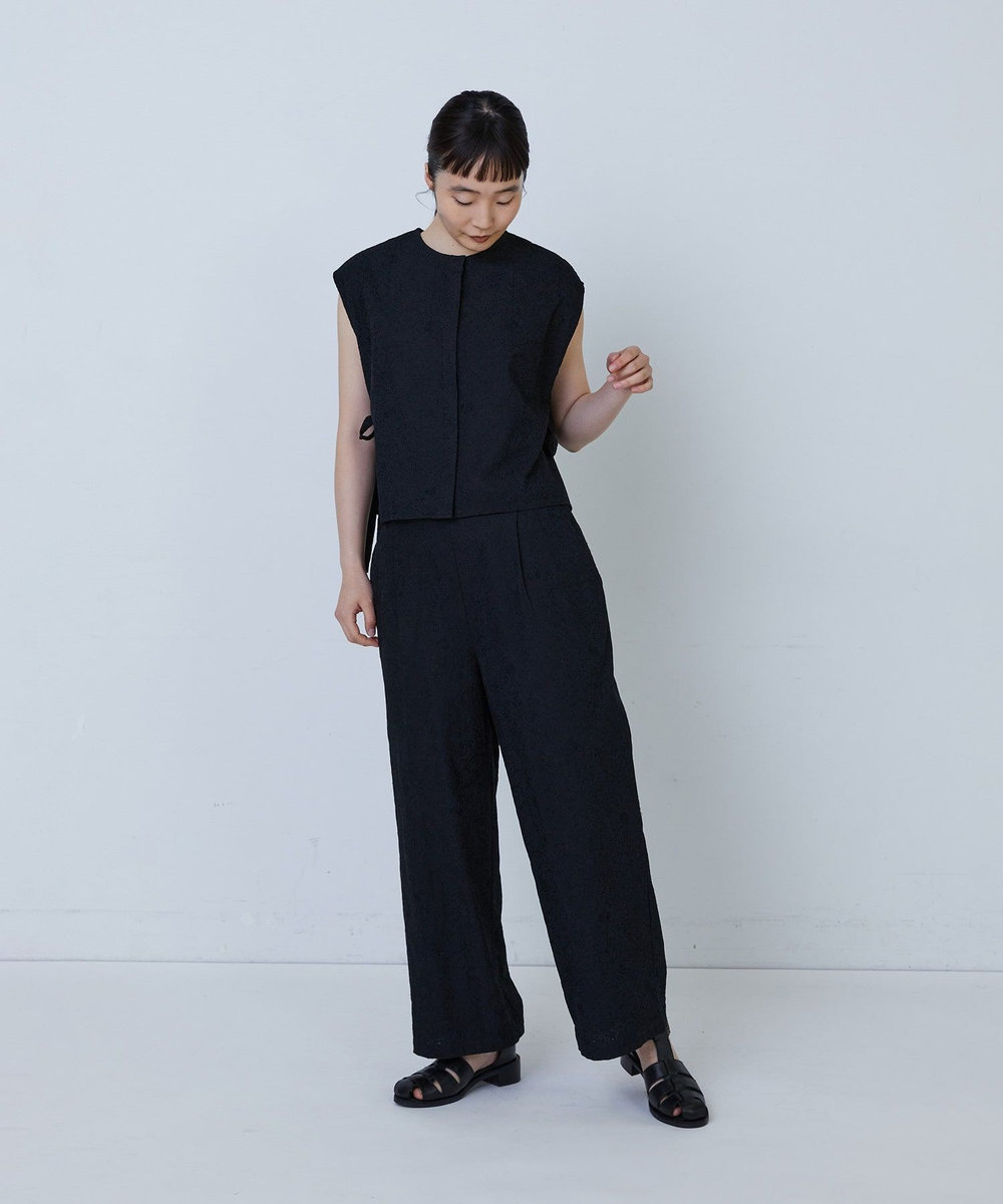 LOISIR チキンエンブロイダリーワンタックパンツ ブラック