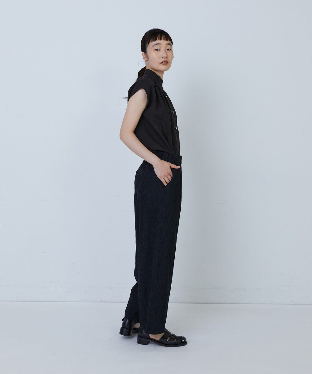 LOISIR チキンエンブロイダリーワンタックパンツ ブラック