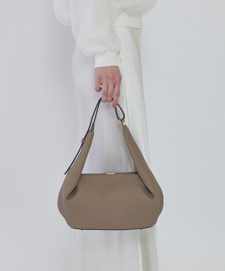 【WEB限定】＜PUNTI（プンティ）＞“OVOLO"ショルダーバッグ