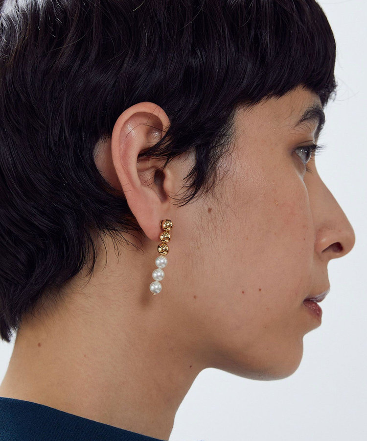 ＜Bijou R.I (ビジューアールアイ)＞メタリック×パールピアス（両耳）