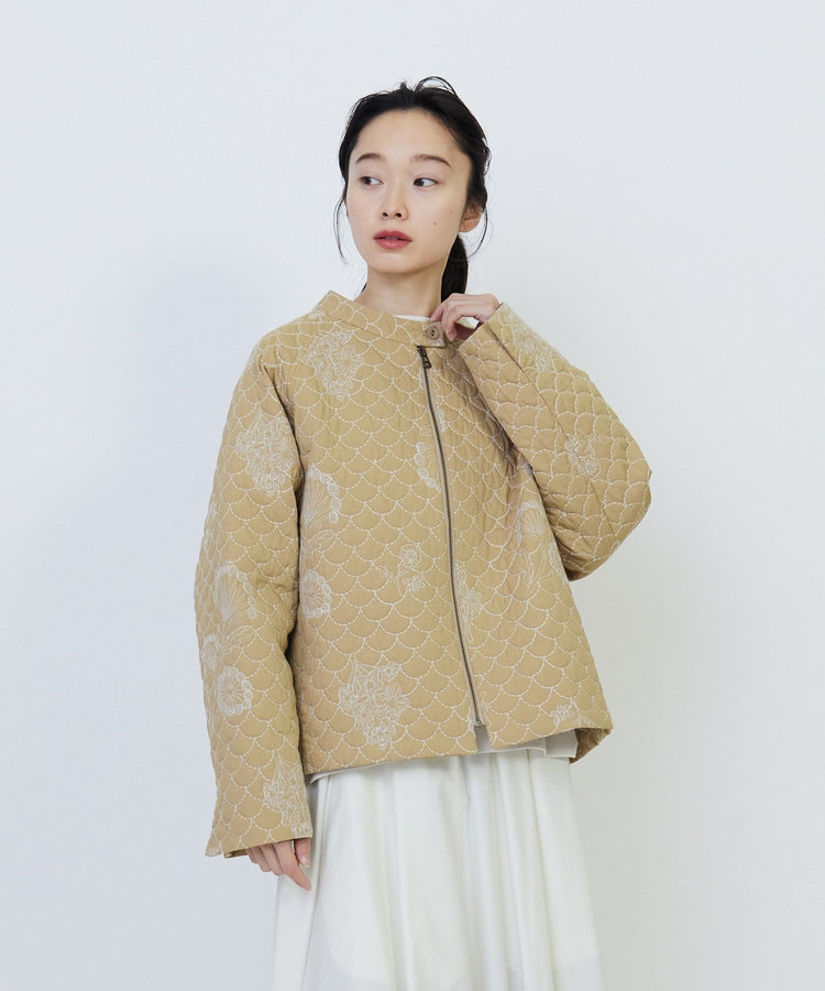 コットンリネンキルティング風刺繍ノーカラージャケット