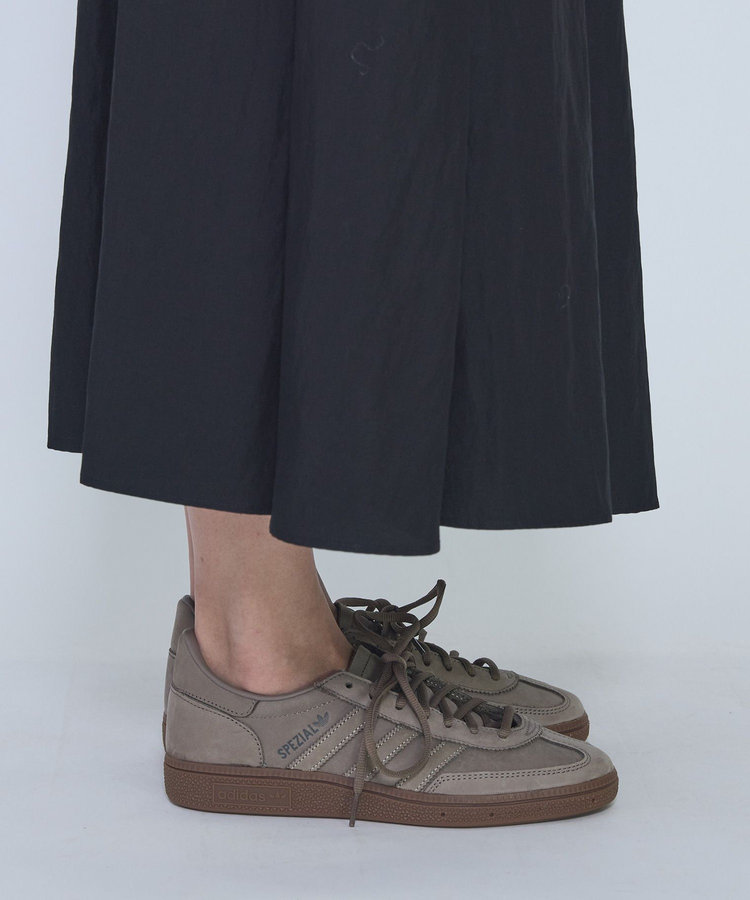 ＜adidas/アディダス＞"HANDBALL SPZIAL"スニーカー